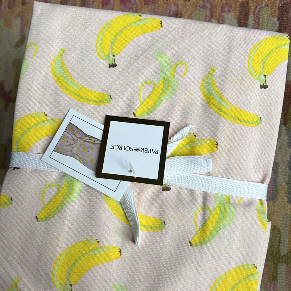 🍌Go Bananas 🍌 Paper Source Banana Apron NWT a bunch of bananas all over - Picture 2 of 14